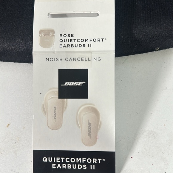 Bose headset earbuds only used once on travel - Picture 6 of 6